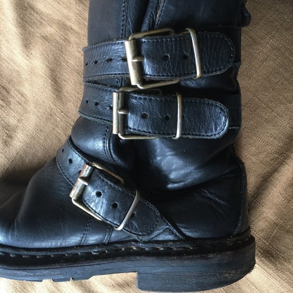 Burberry black leather Clarendon Explorer moto boots with gold tone buckles - Picture 2 of 13